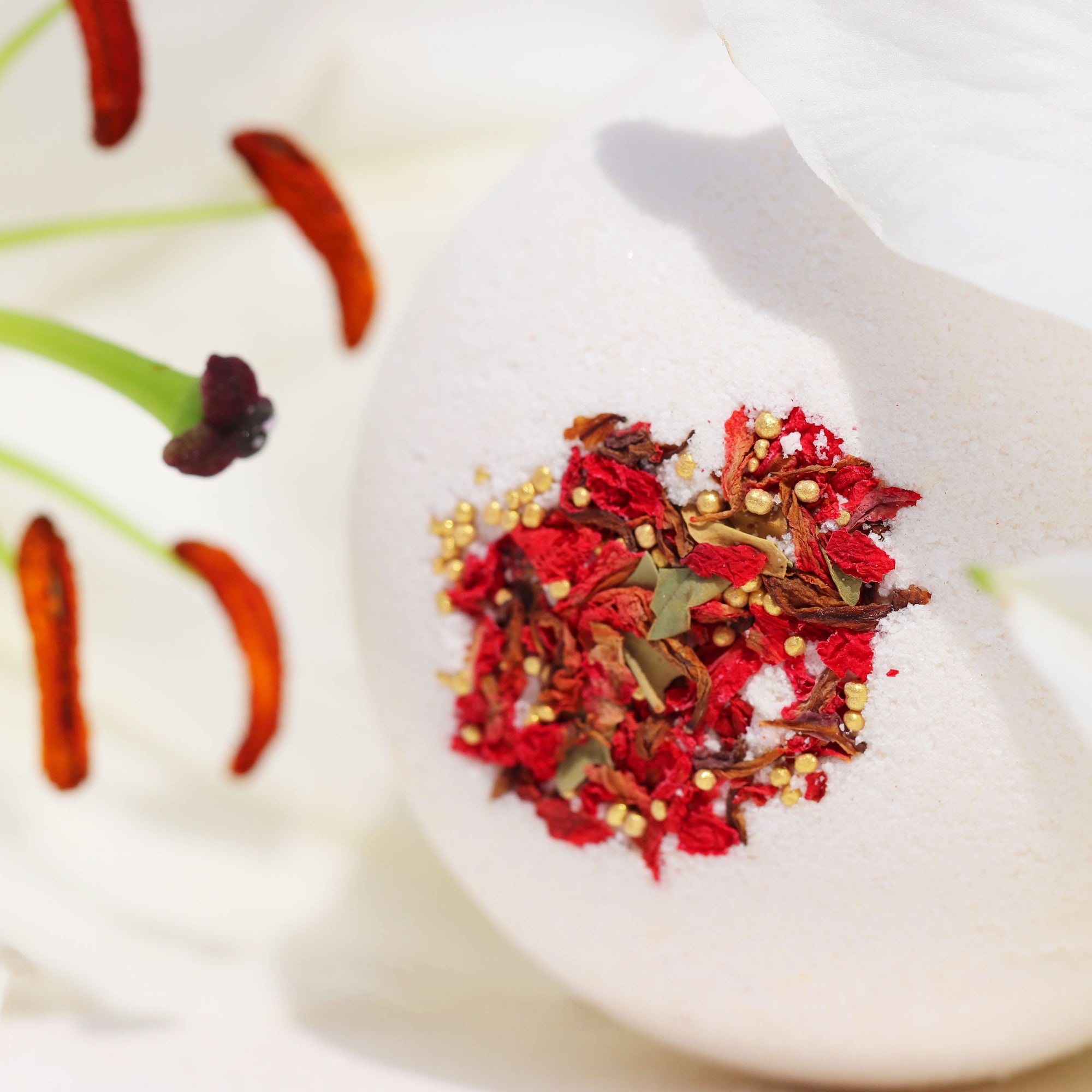 White Lily Silk Bath Bomb image 0