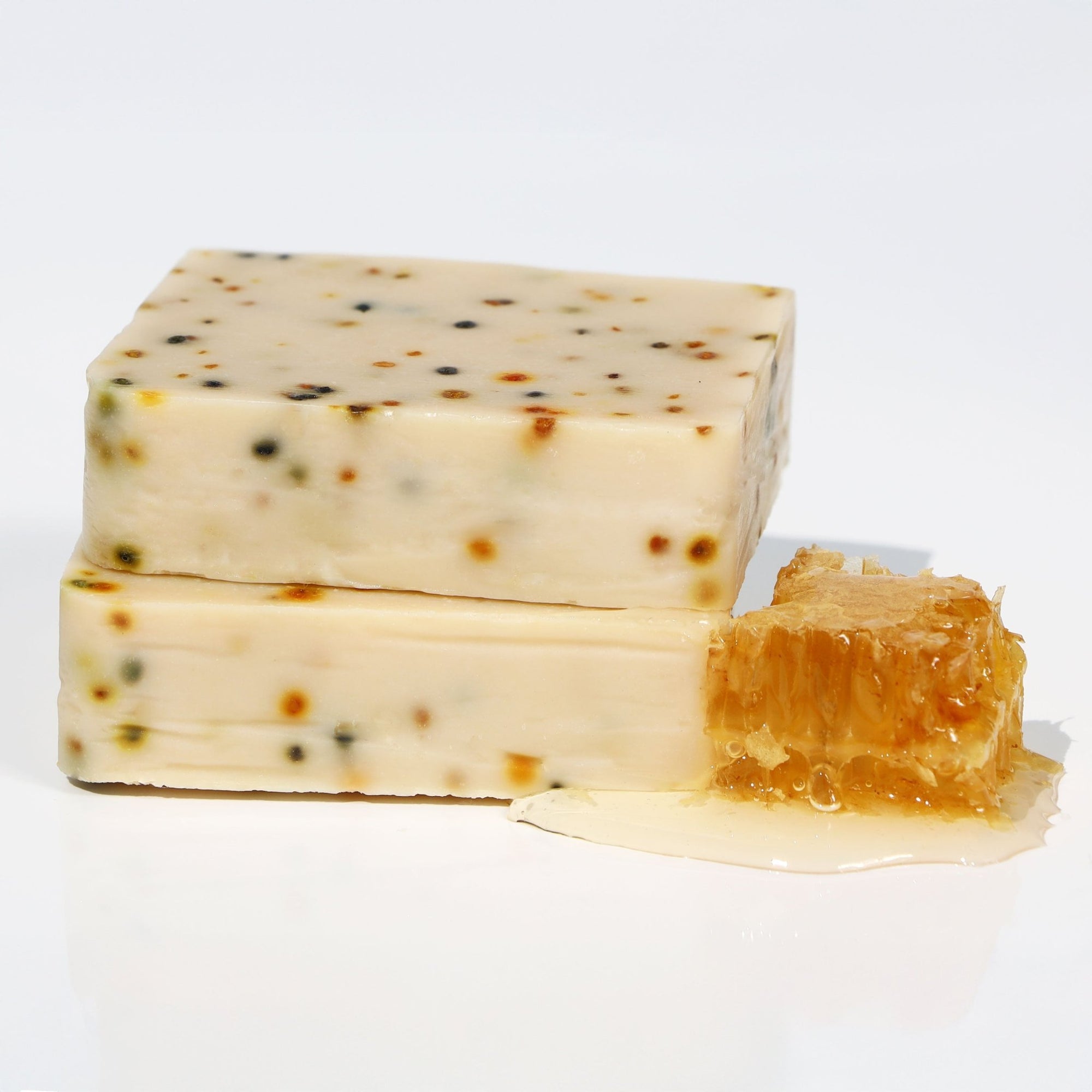 Honey Soap Made With Honey, Beeswax, Bee Pollen &amp; Silk - Koka Beauty